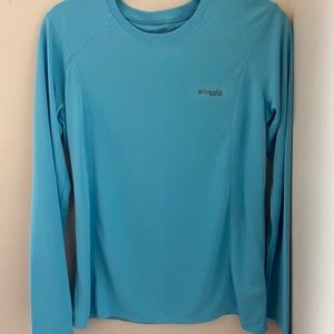 Long sleeve athletic shirt